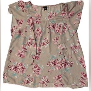 Torrid Women’s Dressy Floral Top size 1 great condition